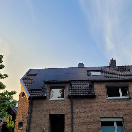 Messezimmer Am Thewissenweg Düsseldorf Dış mekan fotoğraf