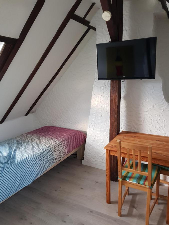 Messezimmer Am Thewissenweg Düsseldorf Oda fotoğraf