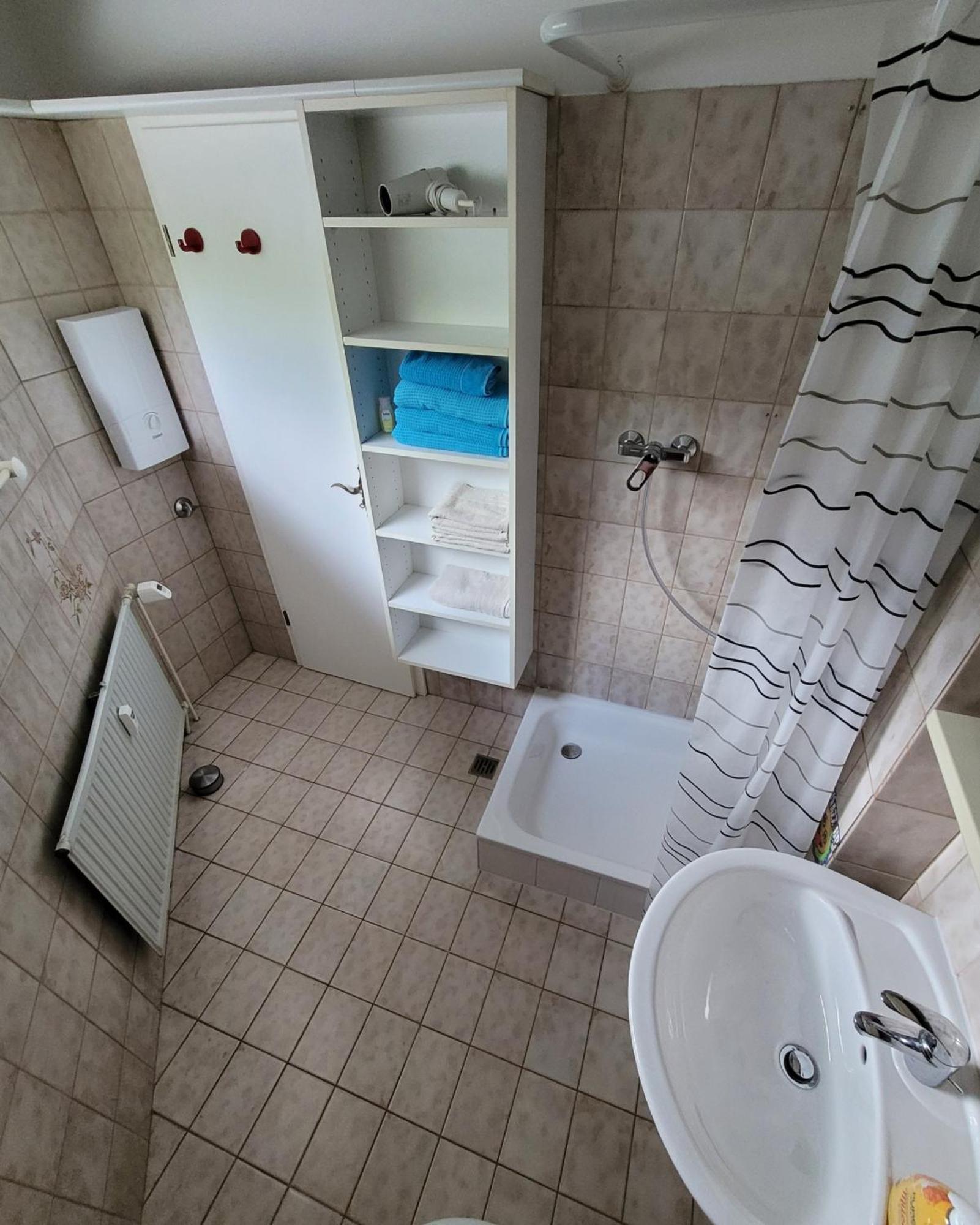 Messezimmer Am Thewissenweg Düsseldorf Dış mekan fotoğraf